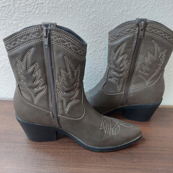 SODA Side Zip Embroidered Western Boots Size 7 - Picture 3 of 8